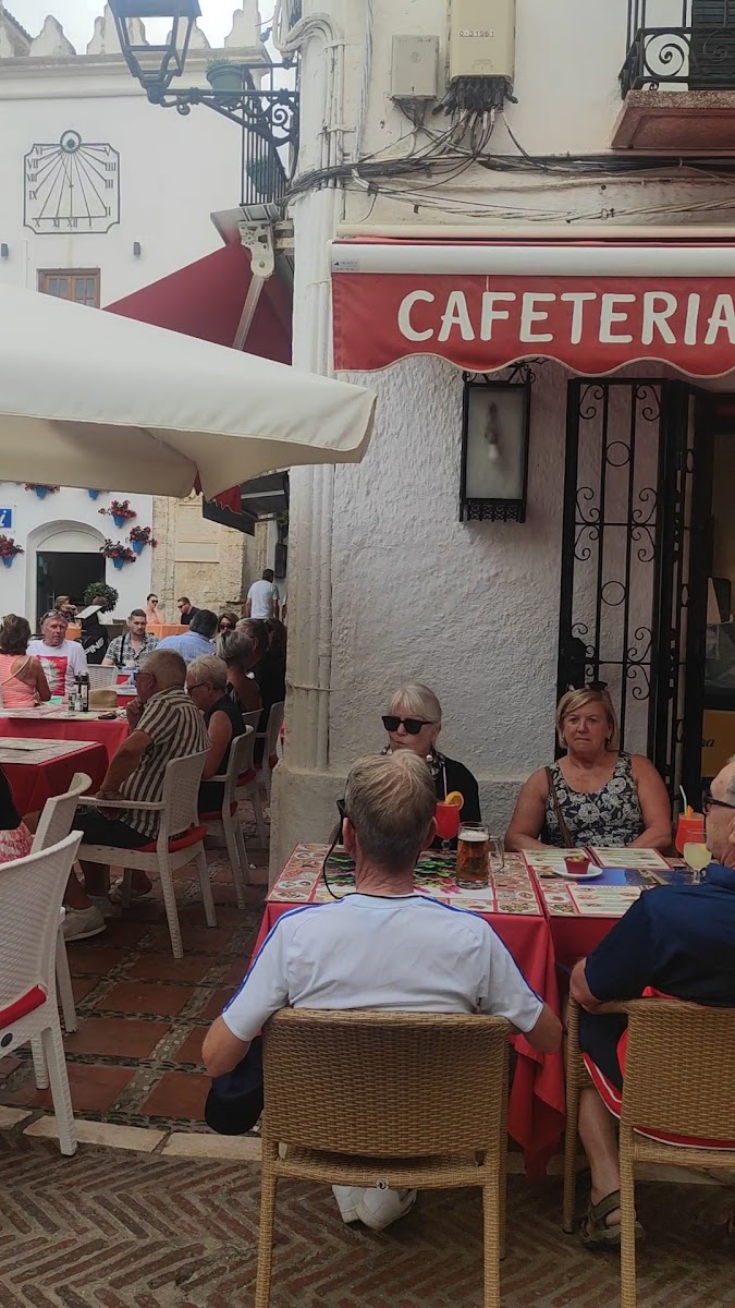 Cafetería Los Naranjos-2